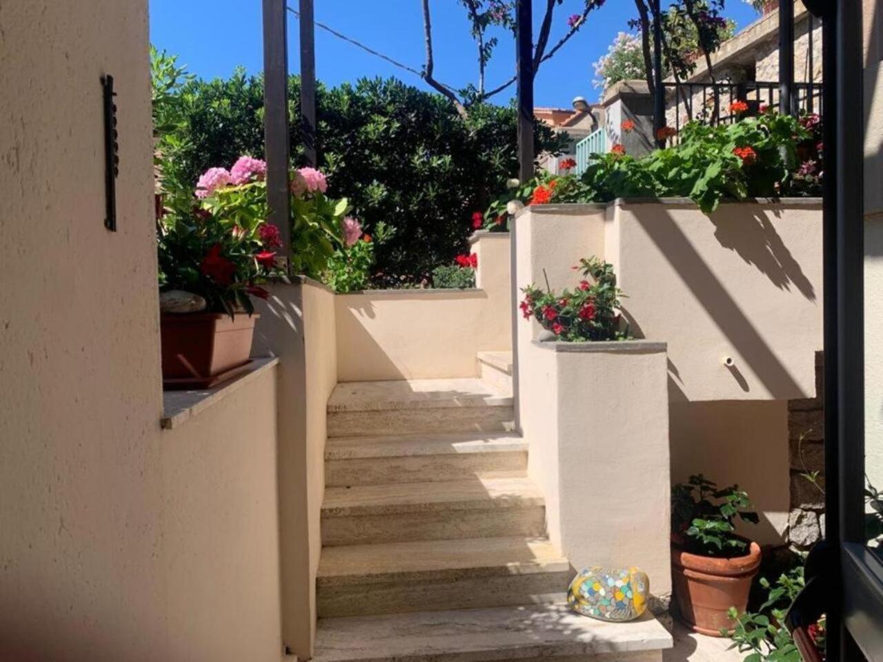 Albergo Meublé Da Ruggero Giglio Porto Esterno foto